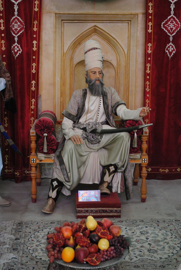 مجسمه کریمخان